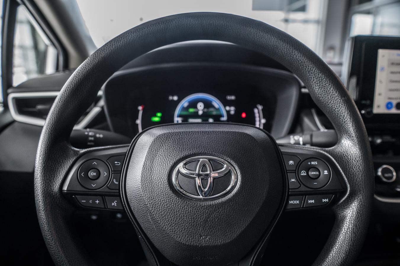 2023 Toyota Corolla - Image 16