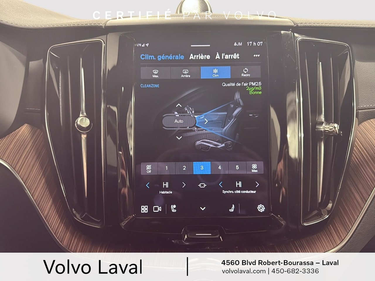 2022 Volvo XC60 - Image 17