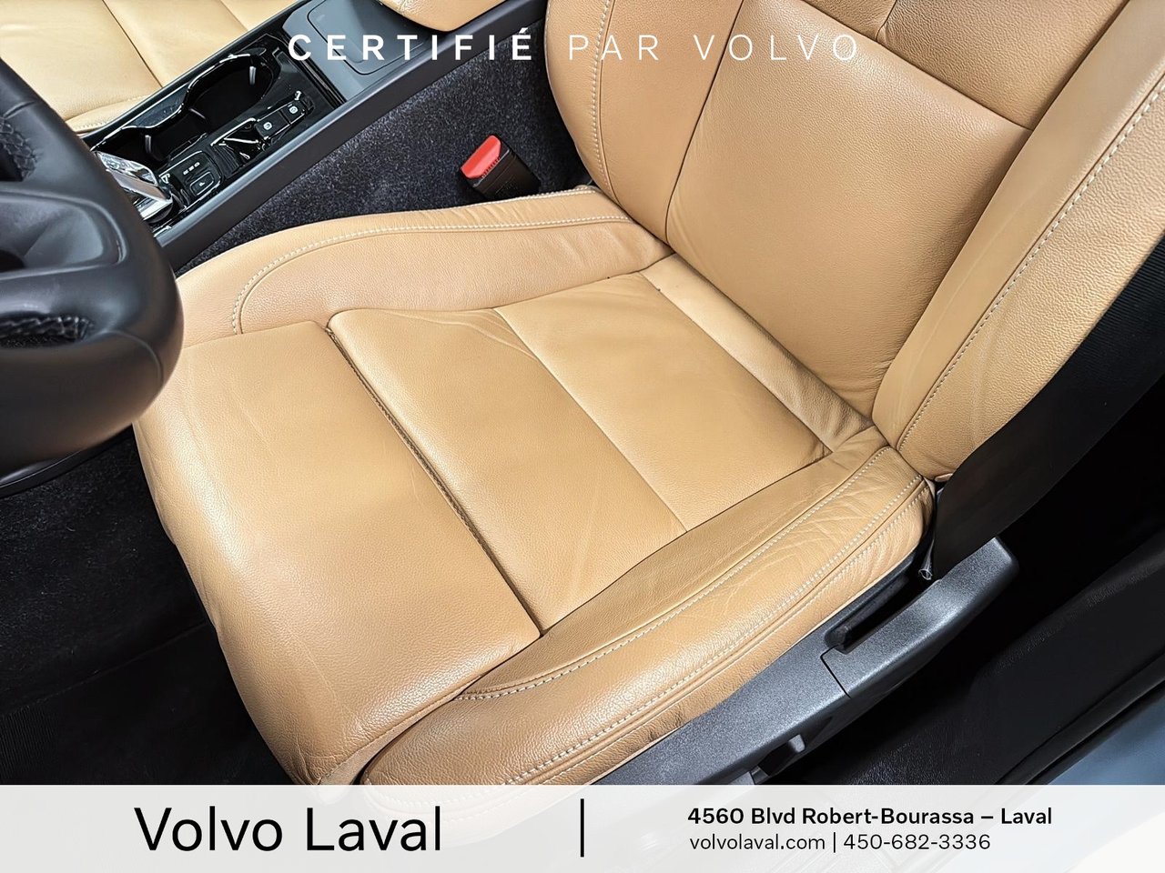 2022 Volvo XC40 - Image 5