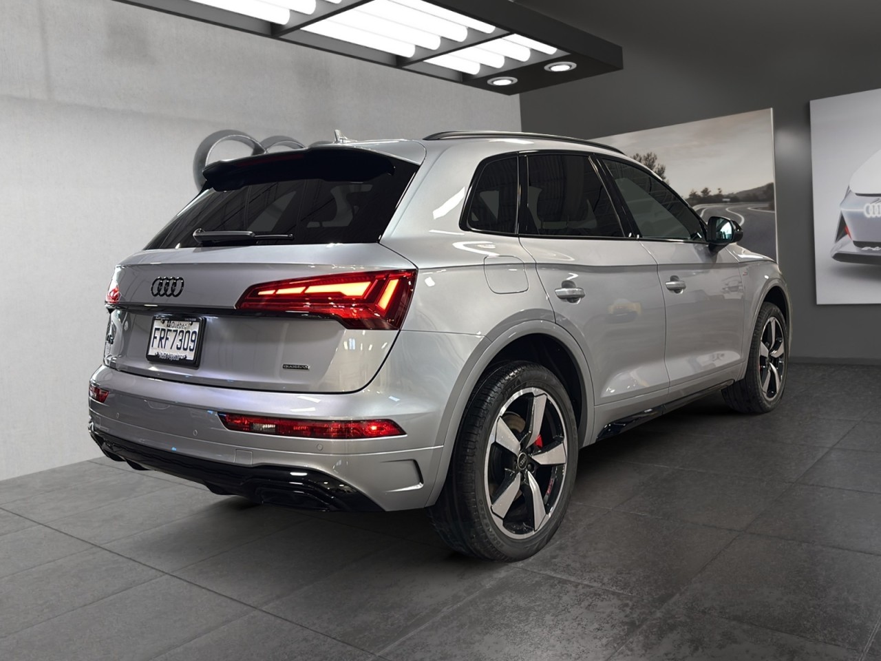 2025 Audi Q5 - Image 5