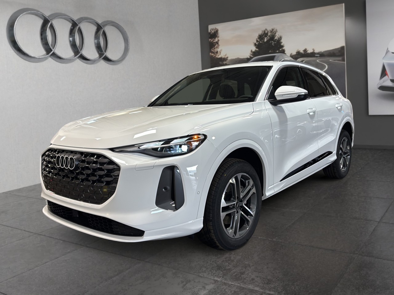 2025 Audi Q5 - Image 3