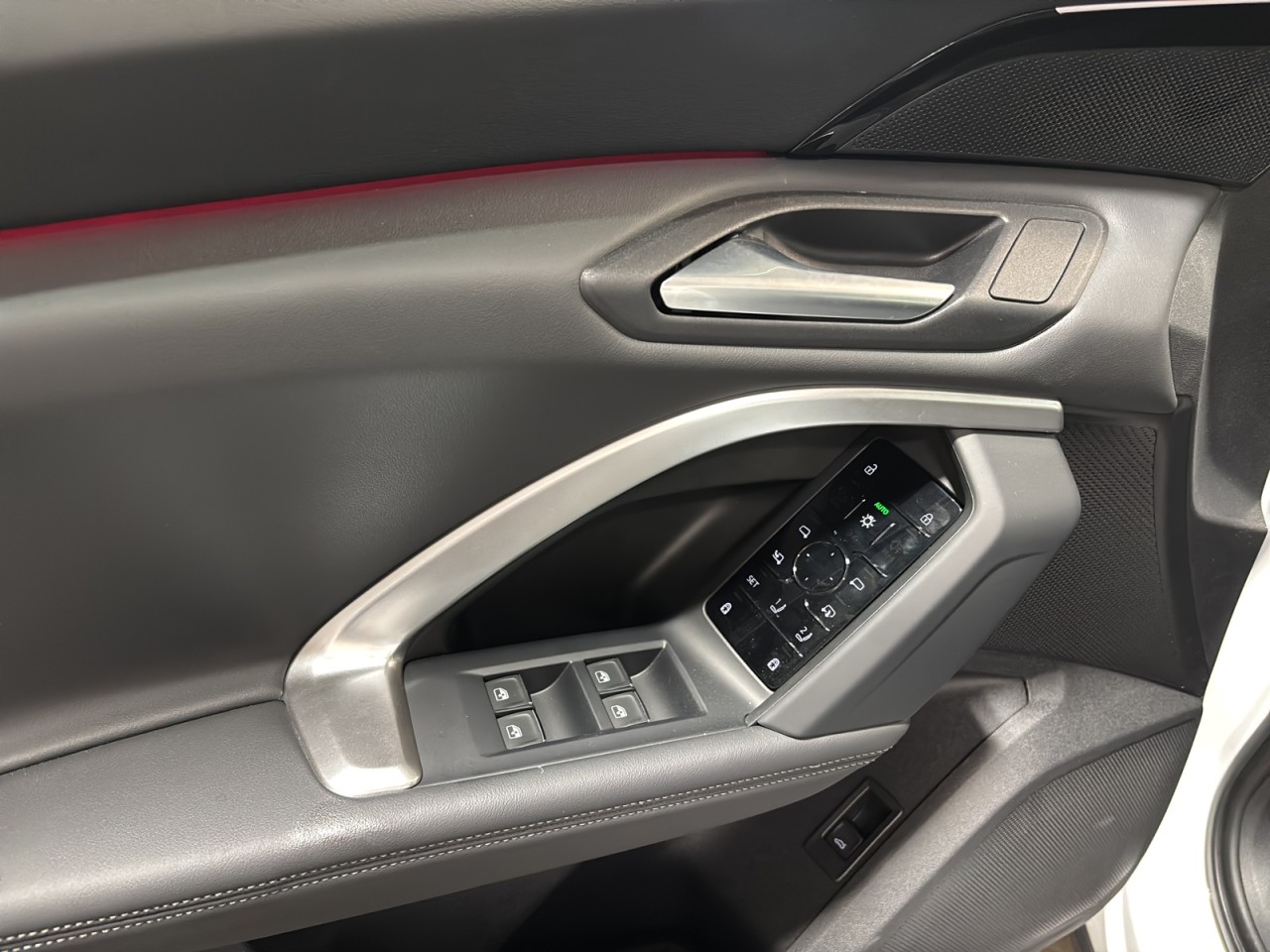 2025 Audi Q5 - Image 9