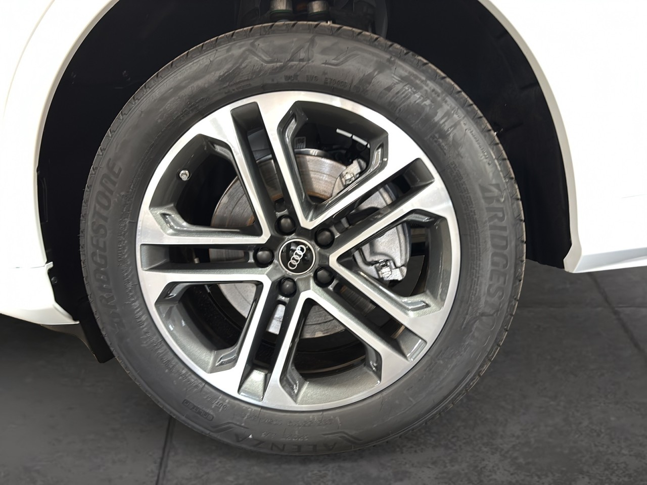 2025 Audi Q5 - Image 11