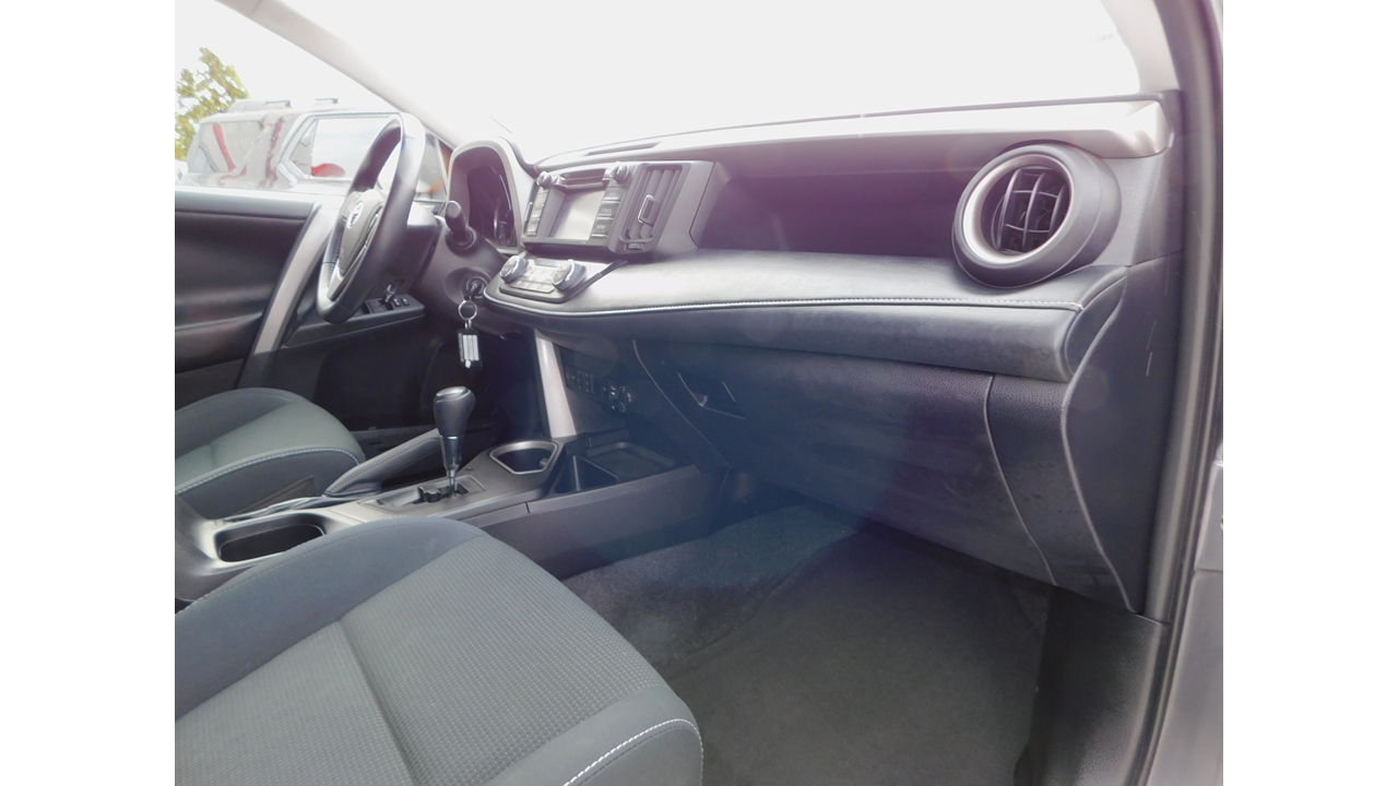 2017 Toyota RAV4 - Image 12