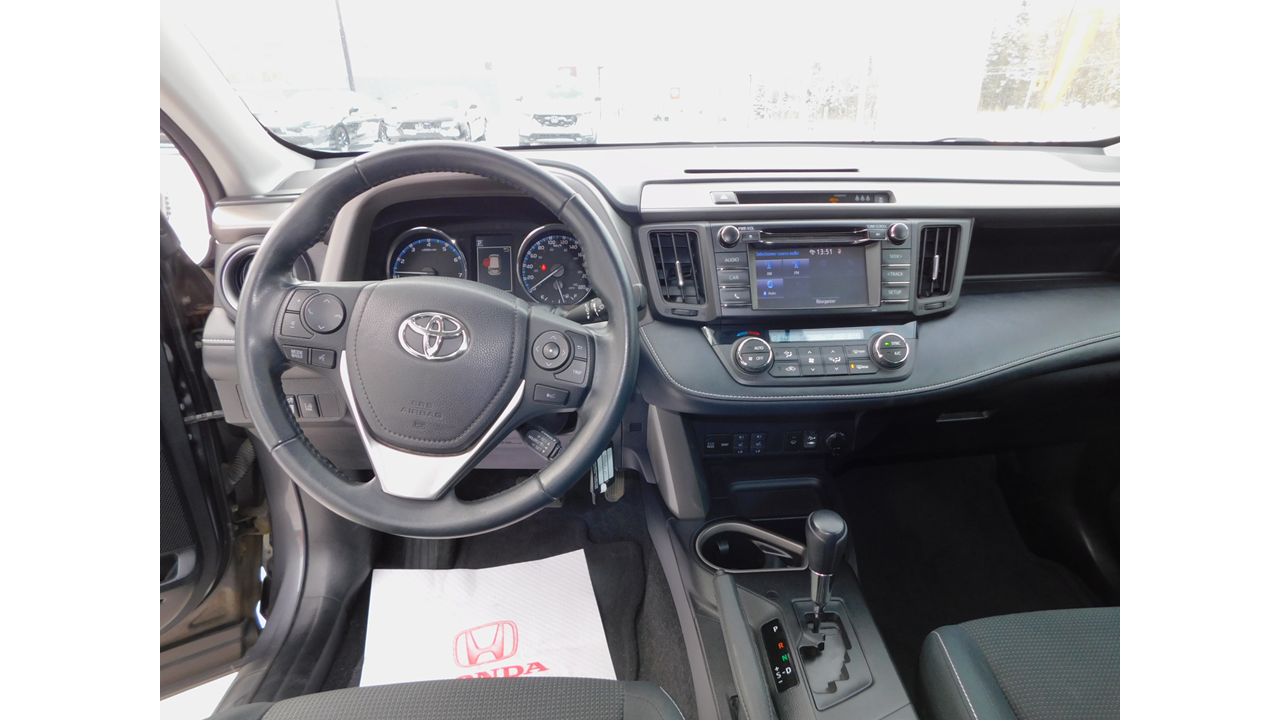 2017 Toyota RAV4 - Image 16