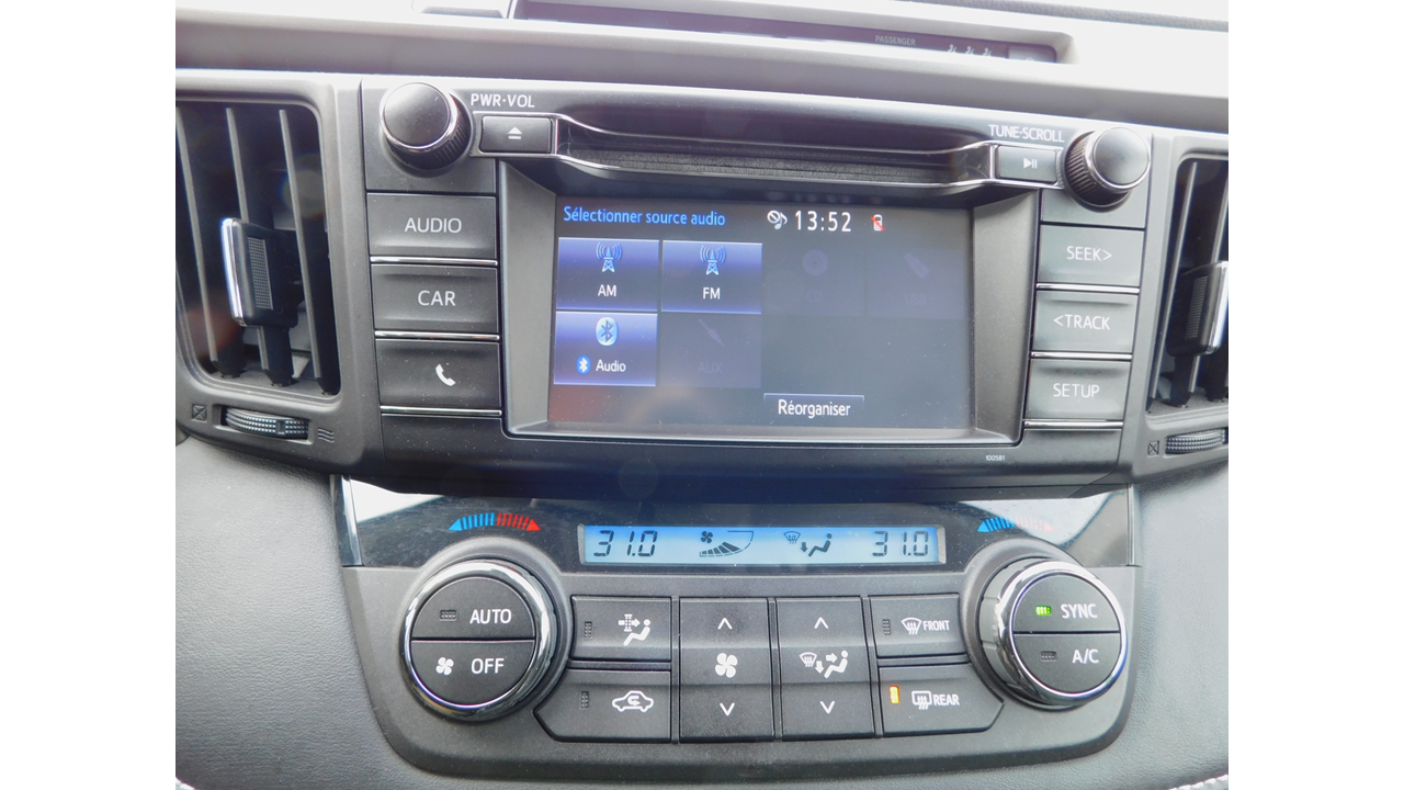 2017 Toyota RAV4 - Image 24