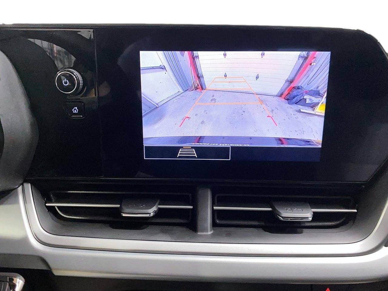 2024 Chevrolet Trax - Image 21