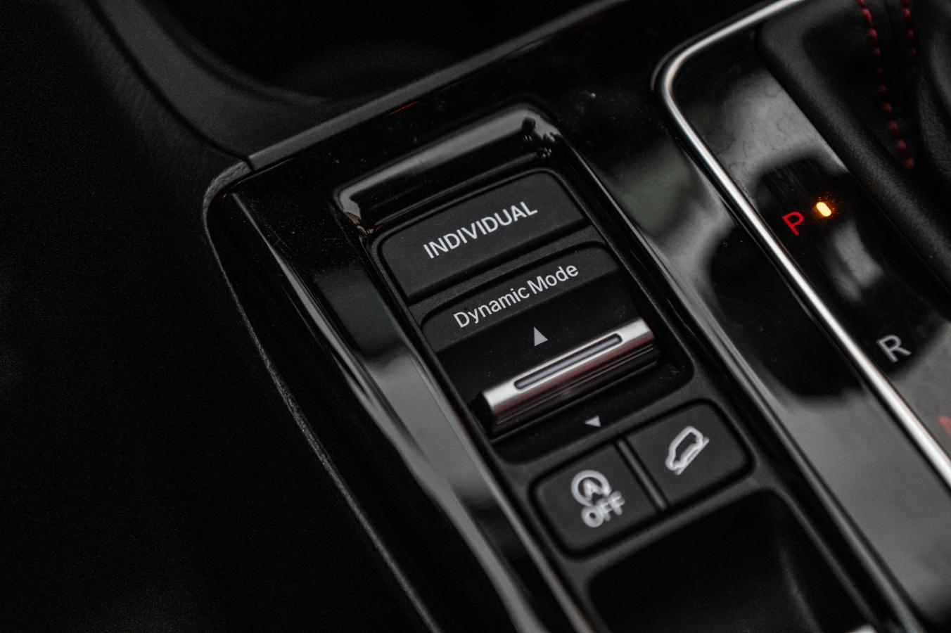 2025 Acura ADX - Image 29