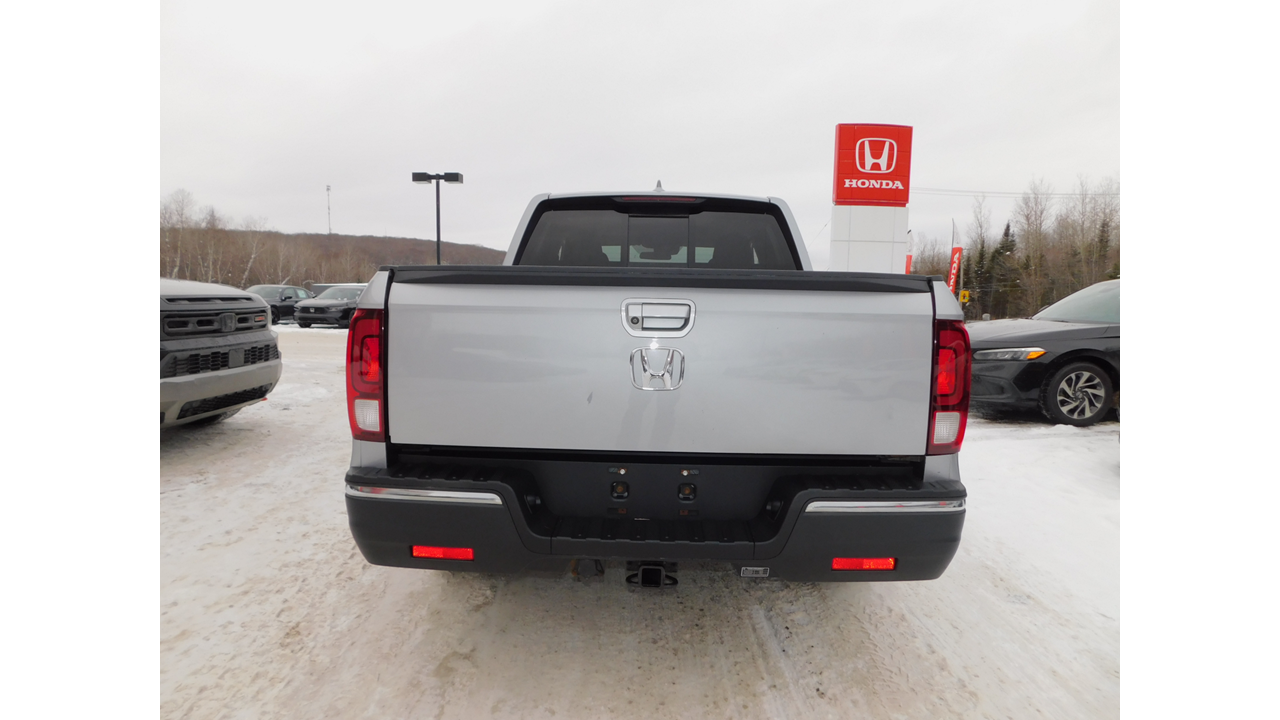 2017 Honda Ridgeline - Image 9