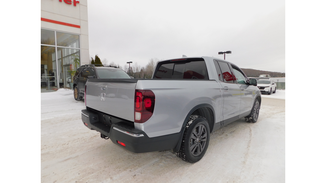 2017 Honda Ridgeline - Image 12