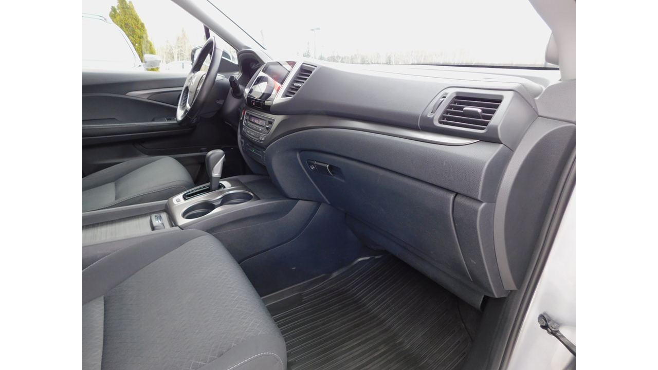 2017 Honda Ridgeline - Image 14