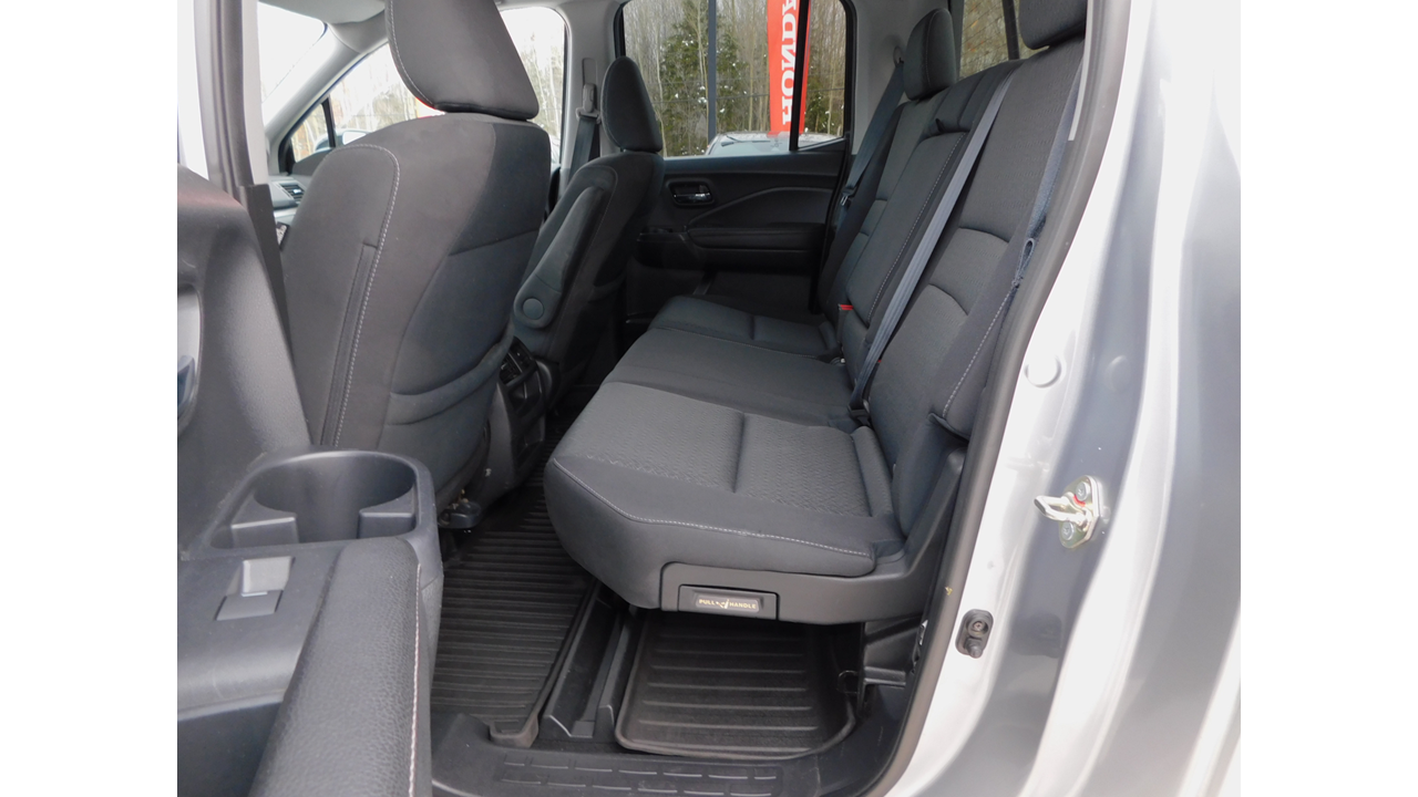 2017 Honda Ridgeline - Image 16