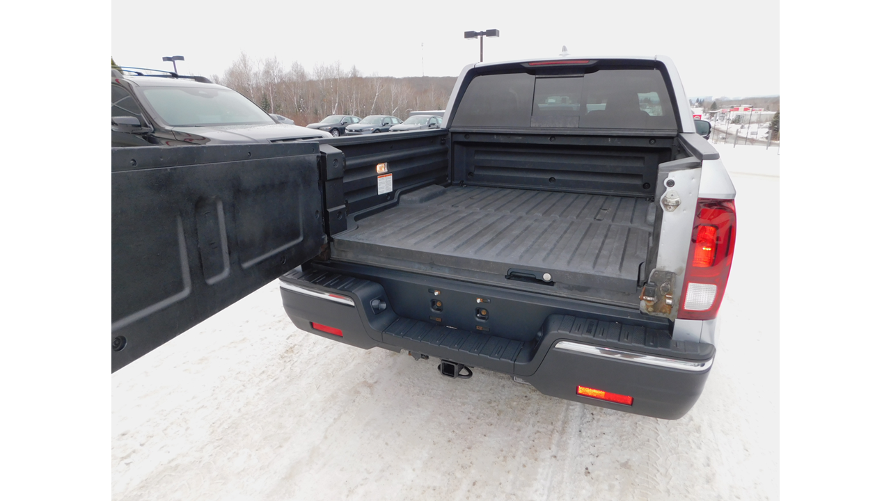 2017 Honda Ridgeline - Image 20