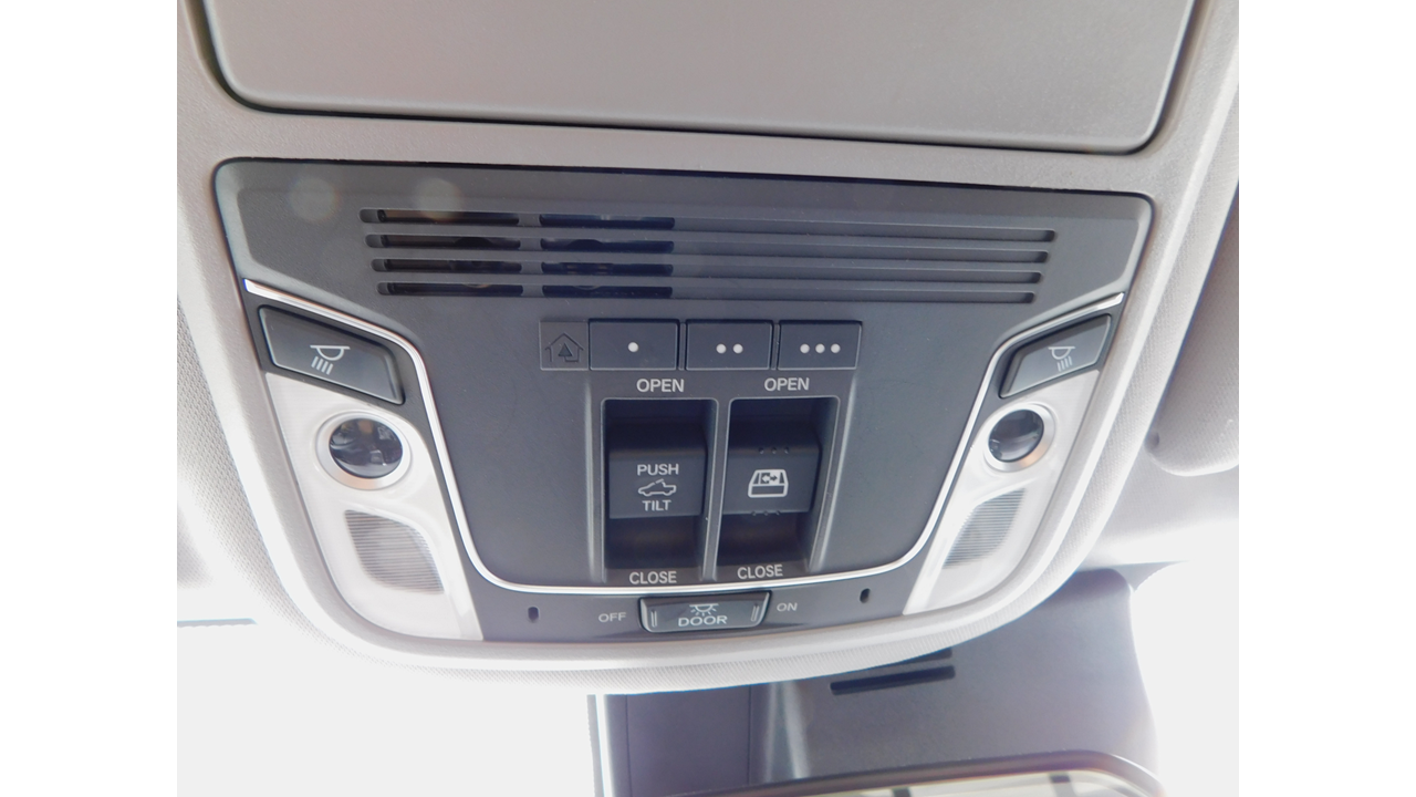 2017 Honda Ridgeline - Image 35