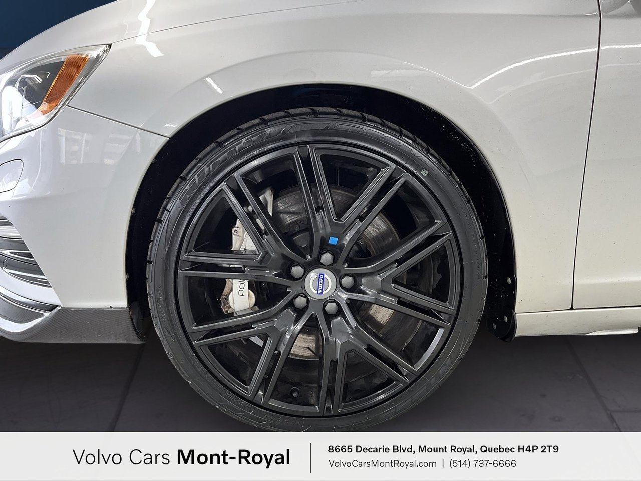 2017 Volvo V60 - Image 6