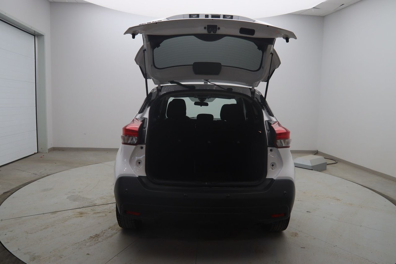 2020 Nissan Kicks - Image 17