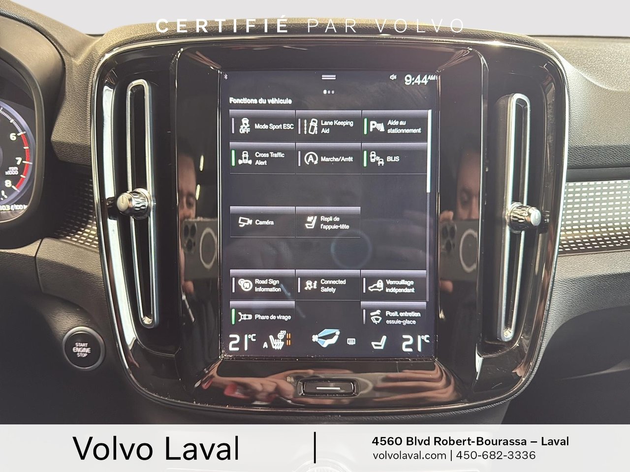 2022 Volvo XC40 - Image 17