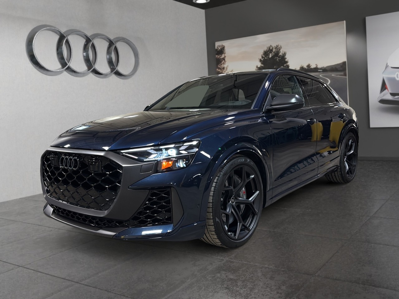 2025 Audi RS Q8 - Image 3