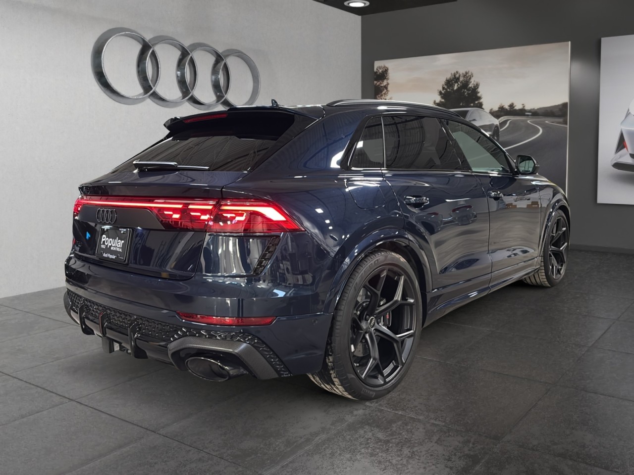 2025 Audi RS Q8 - Image 5
