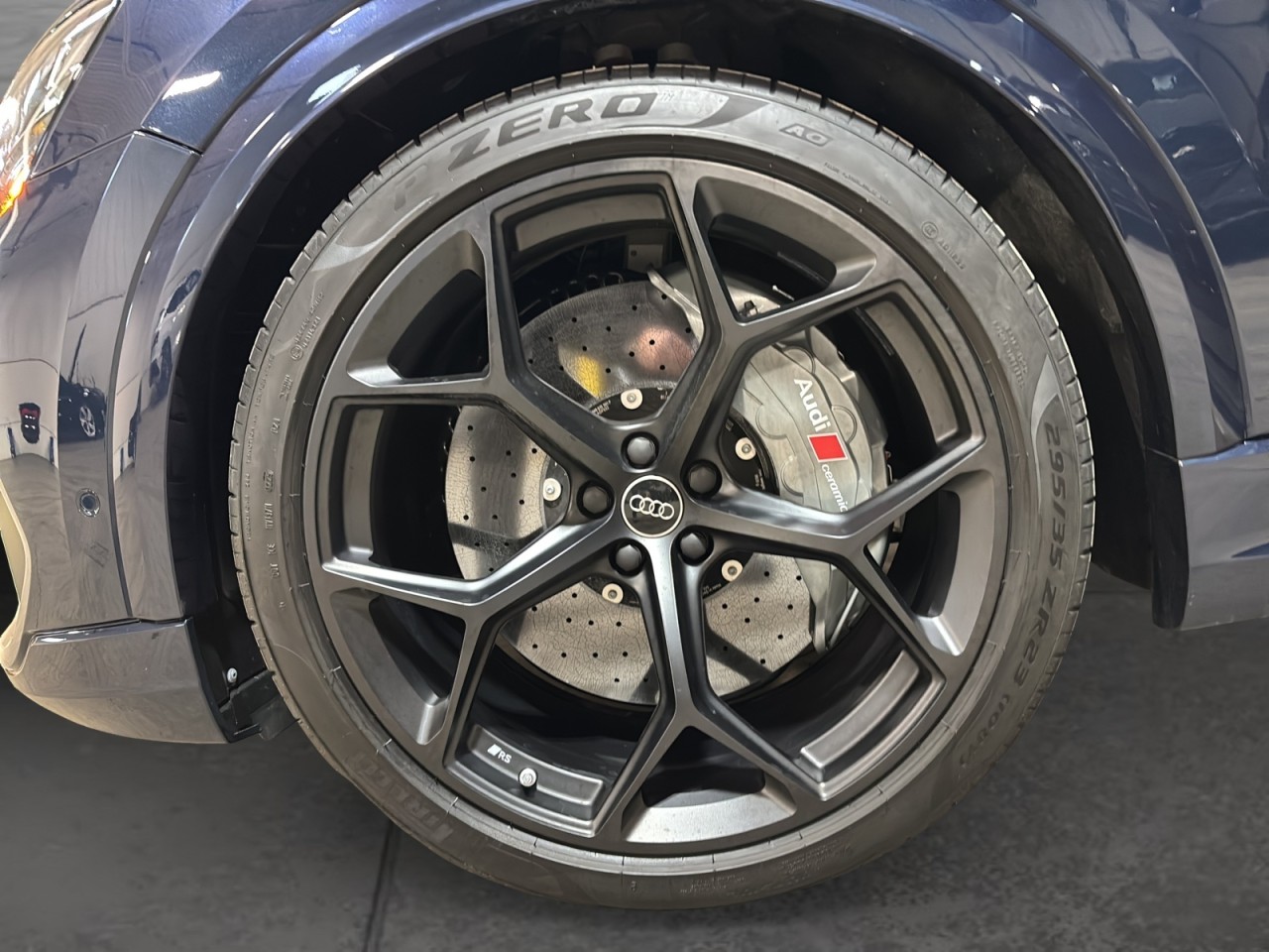 2025 Audi RS Q8 - Image 11