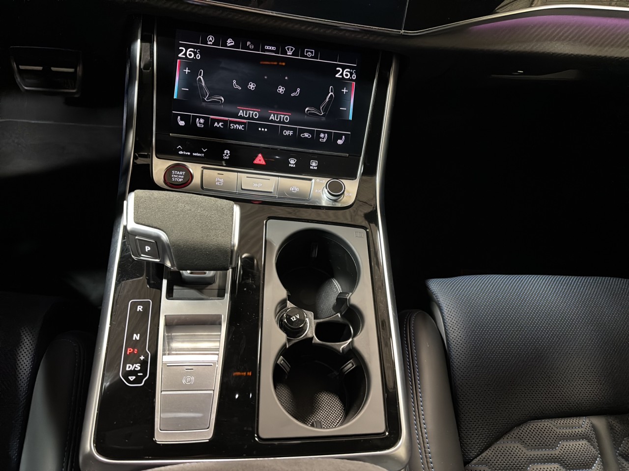 2025 Audi RS Q8 - Image 15