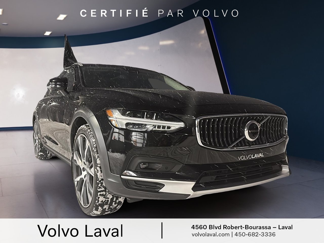 2022 Volvo V90 Cross Country - Image 2