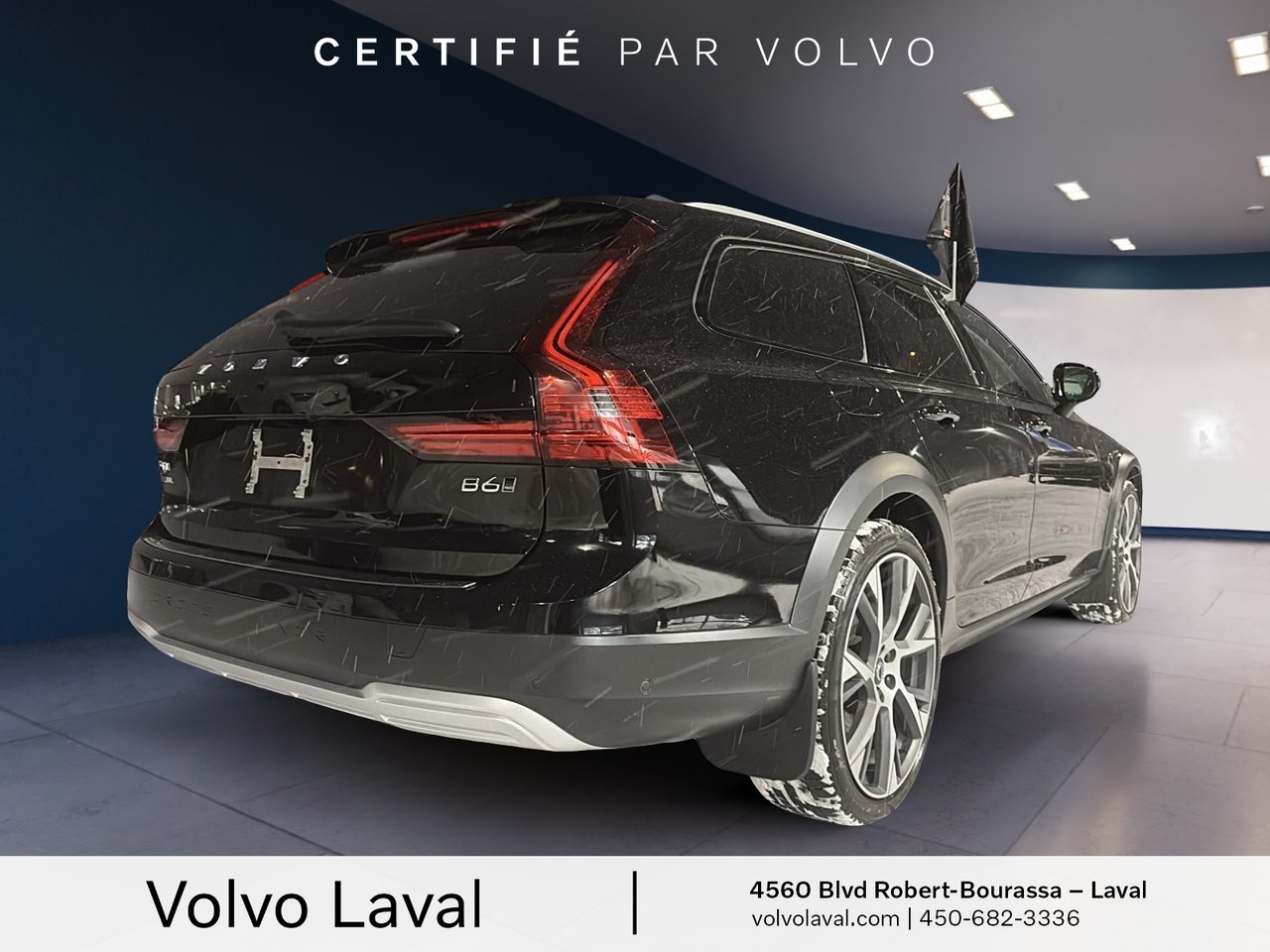 2022 Volvo V90 Cross Country - Image 6