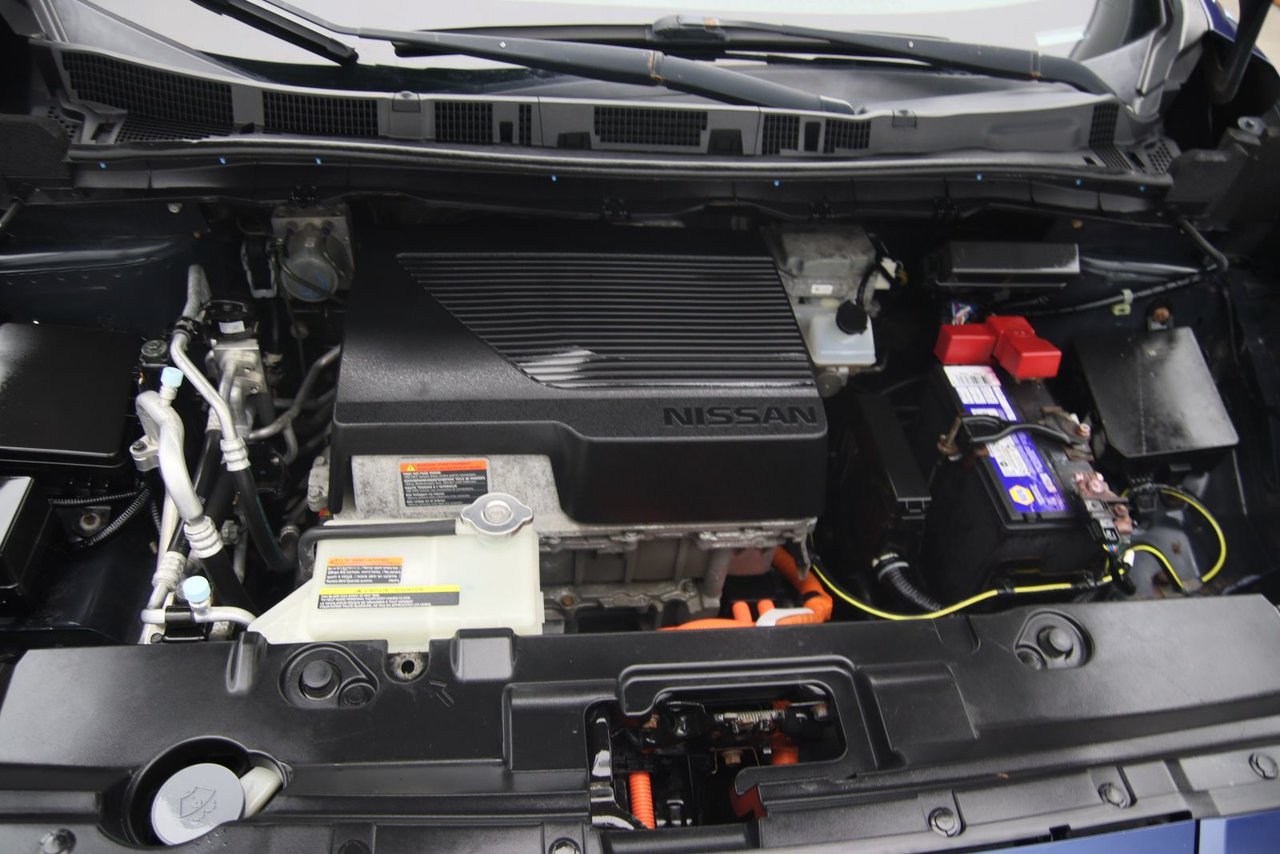 2019 Nissan LEAF - Image 16