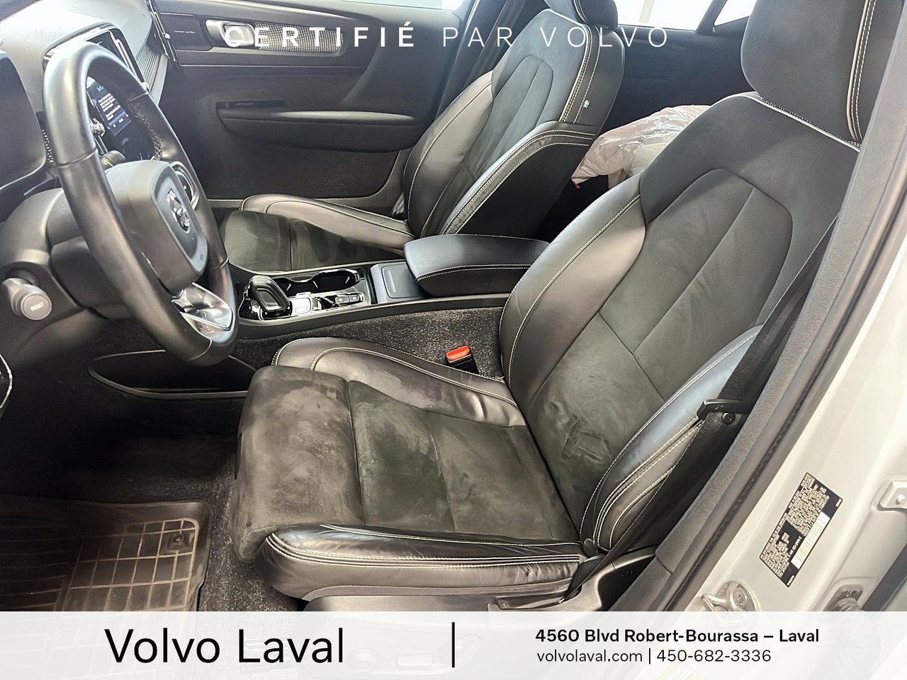 2022 Volvo XC40 - Image 8