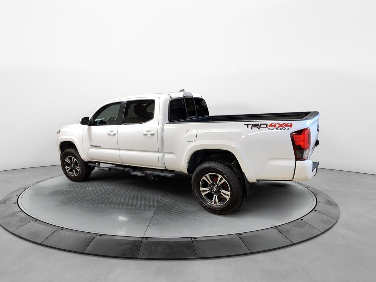 2018 Toyota Tacoma - Image 3