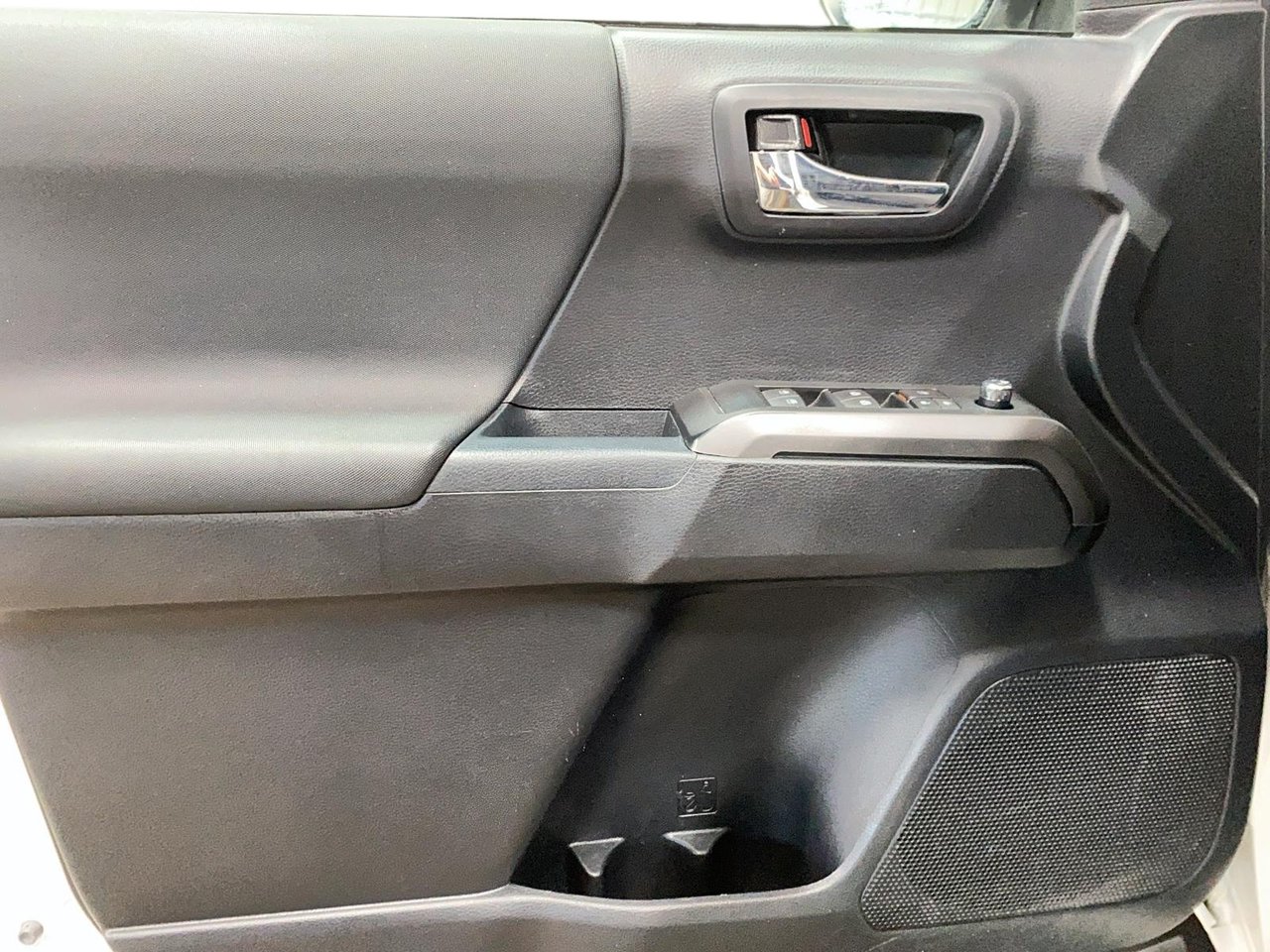 2018 Toyota Tacoma - Image 10