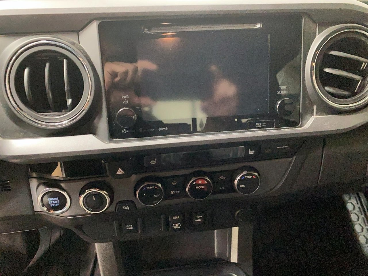 2018 Toyota Tacoma - Image 23