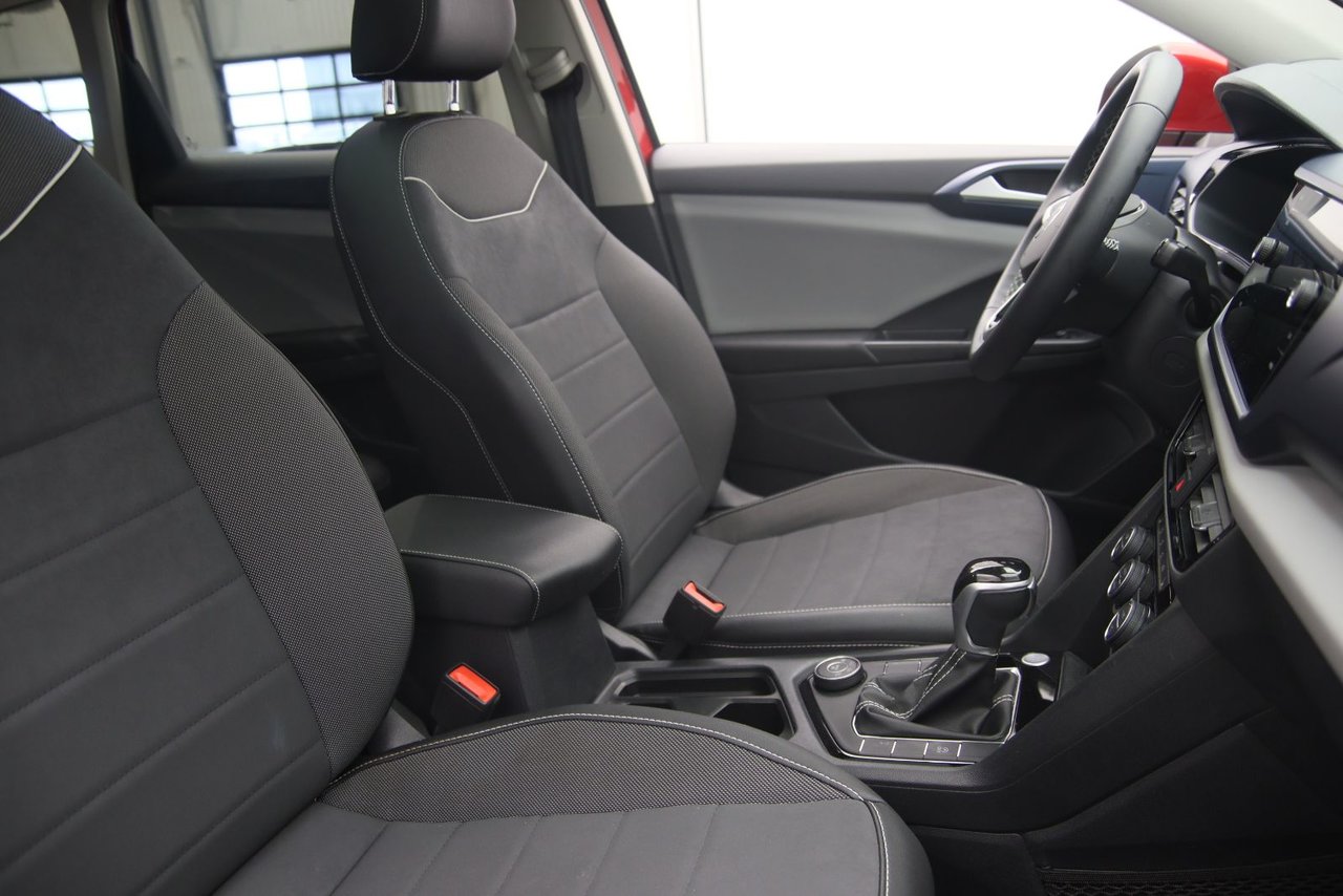 2023 Volkswagen Taos - Image 16