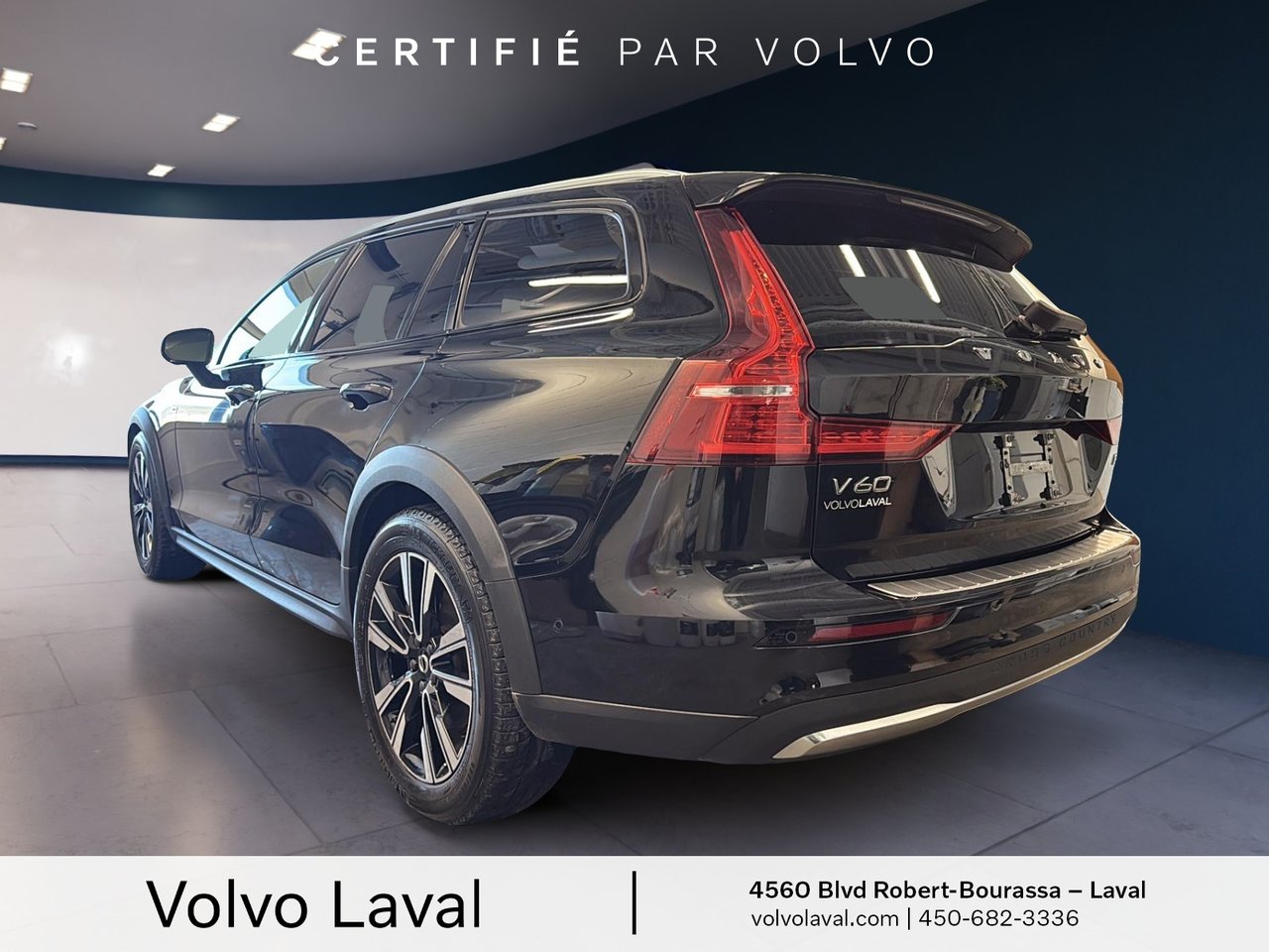 2023 Volvo V60 Cross Country - Image 2
