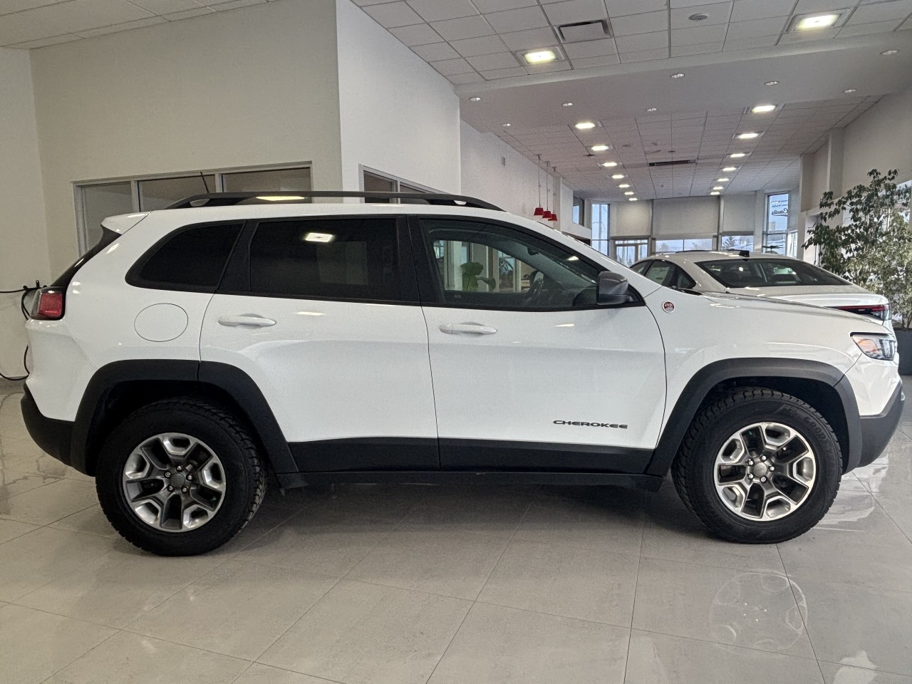 2019 Jeep Cherokee - Image 4
