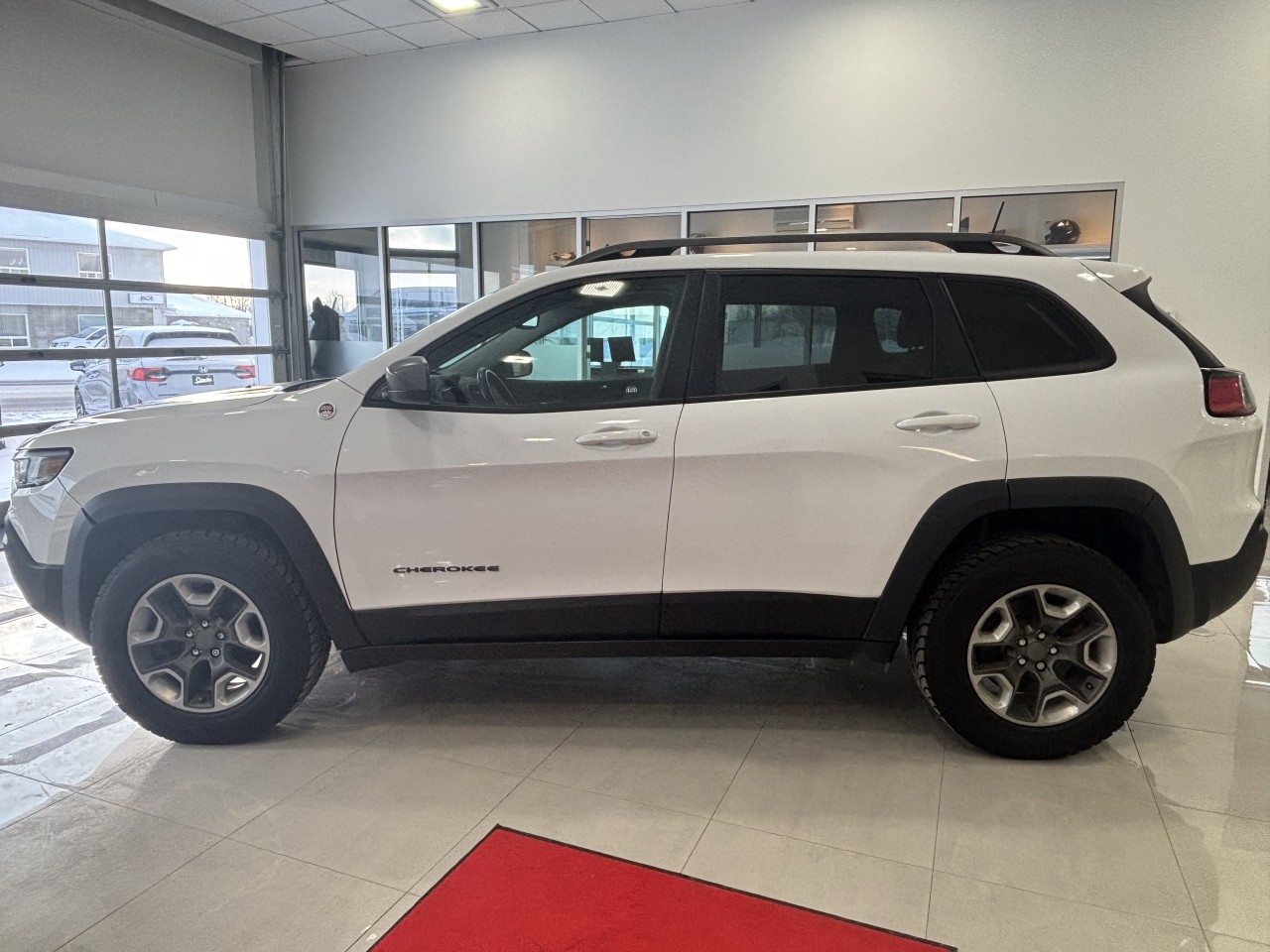 2019 Jeep Cherokee - Image 8