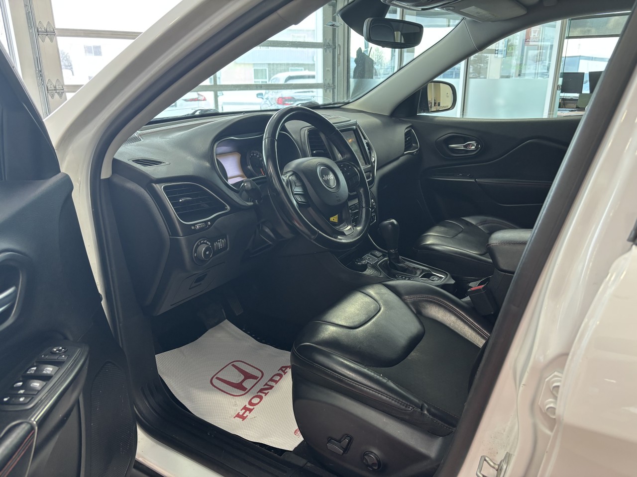 2019 Jeep Cherokee - Image 9