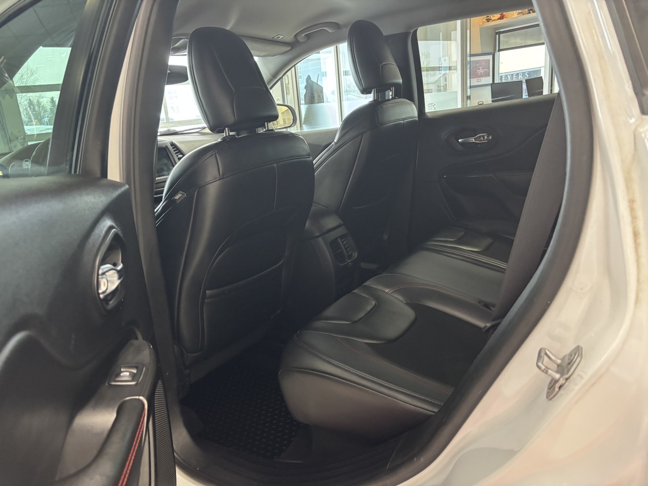 2019 Jeep Cherokee - Image 10