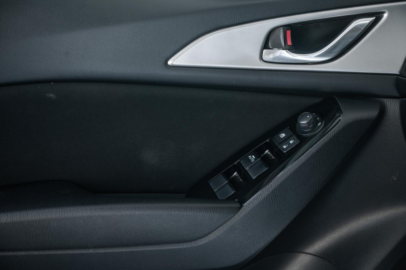 2018 Mazda Mazda3 - Image 12