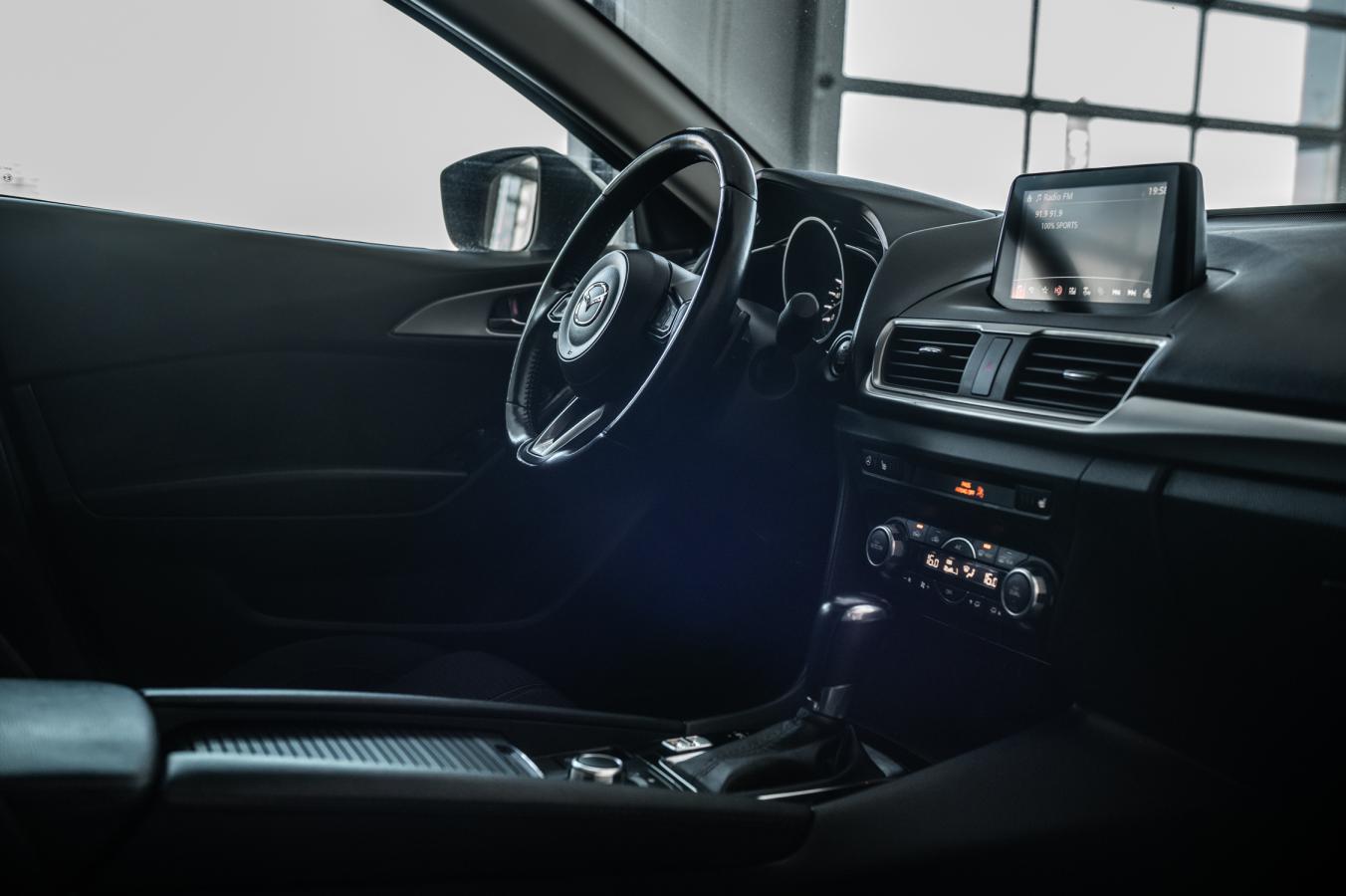 2018 Mazda Mazda3 - Image 30