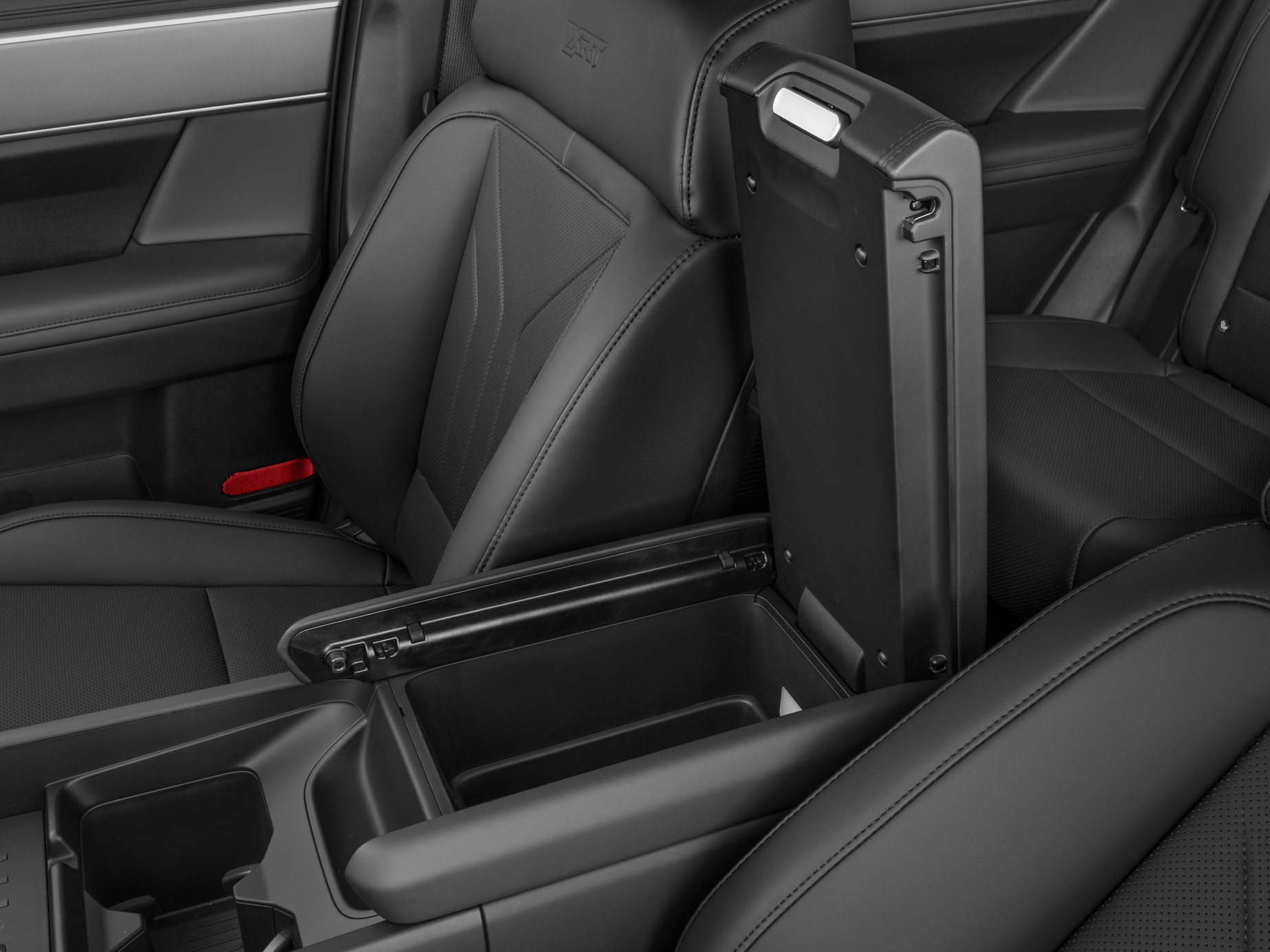 2025 Hyundai Santa Fe - Image 10