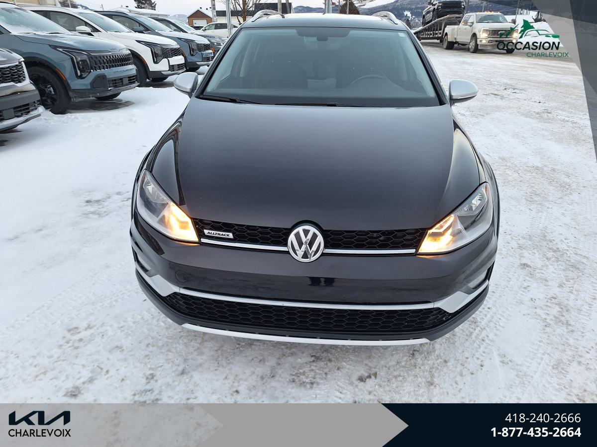 2017 Volkswagen Golf Alltrack - Image 2