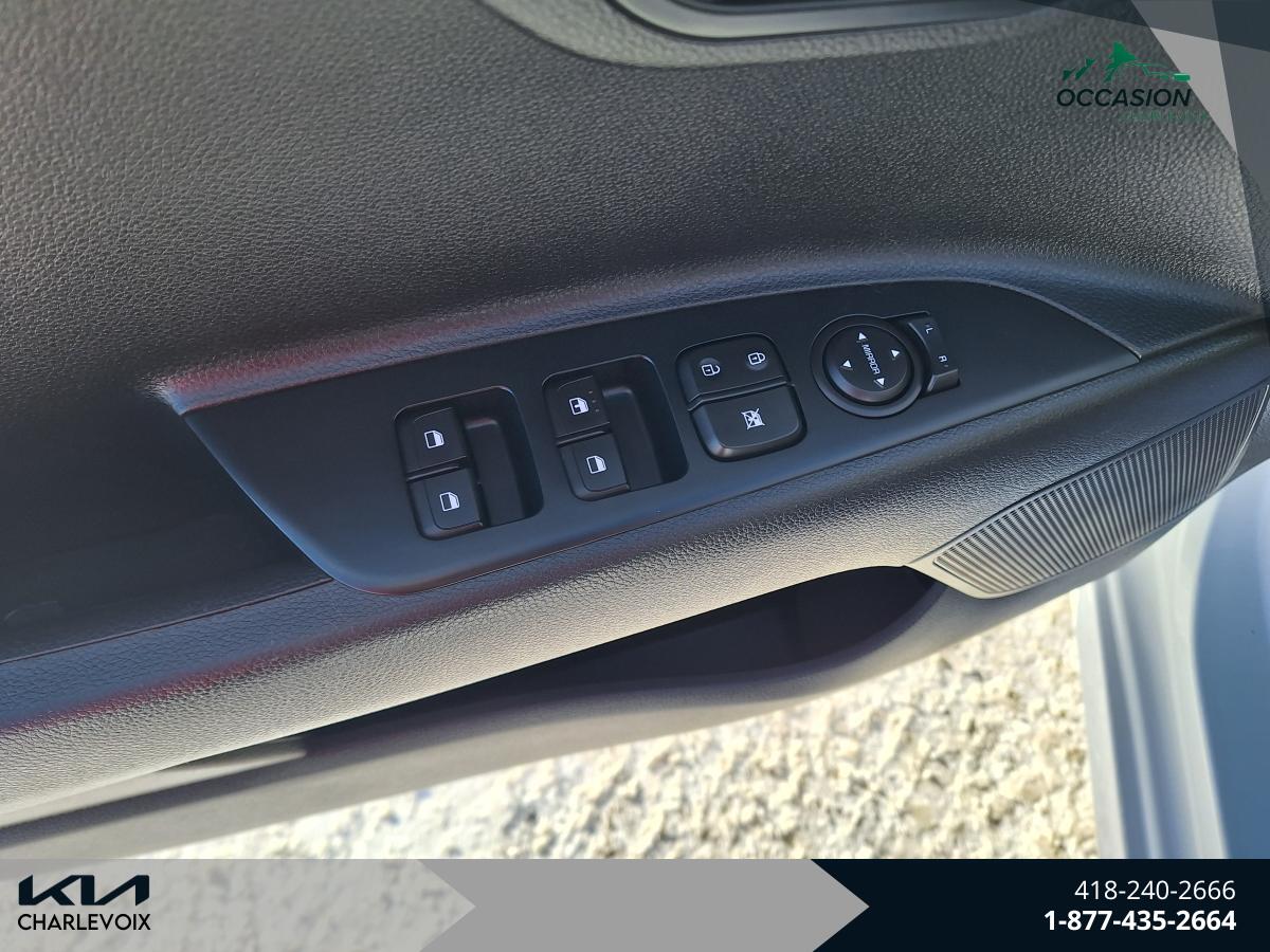 2021 Kia Rio5 - Image 11