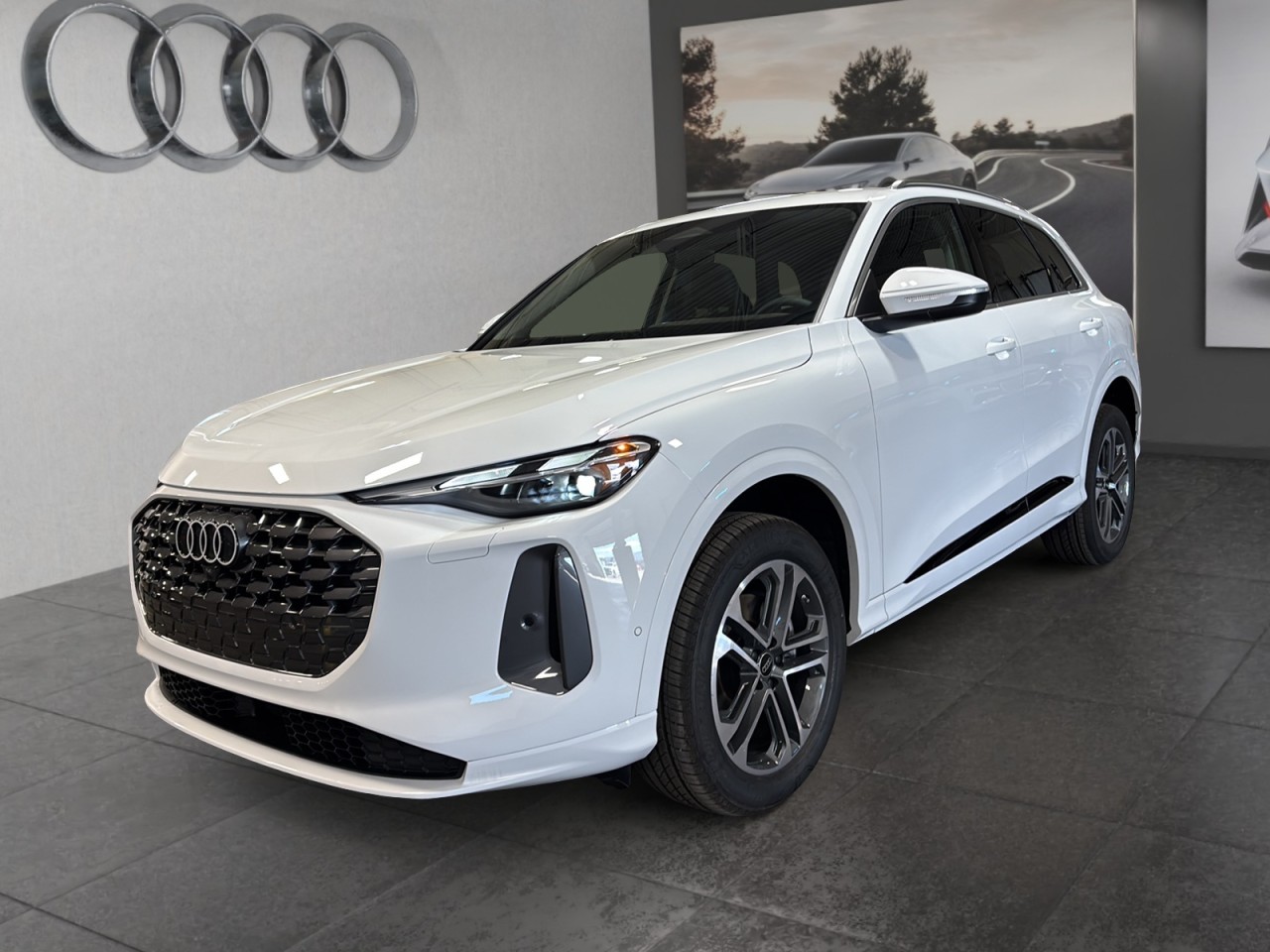 2025 Audi Q5 - Image 4