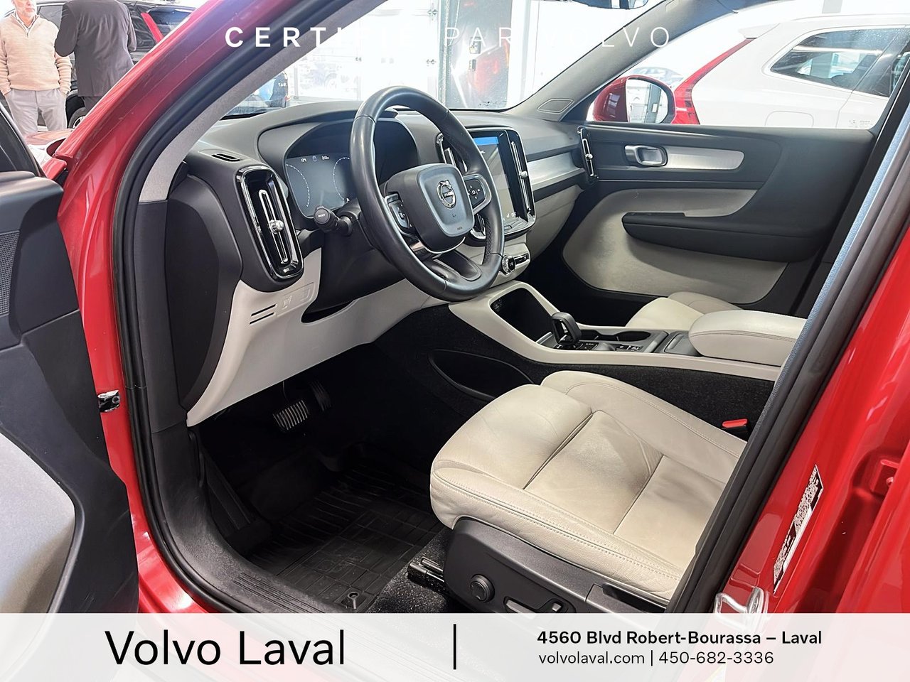 2022 Volvo XC40 - Image 8