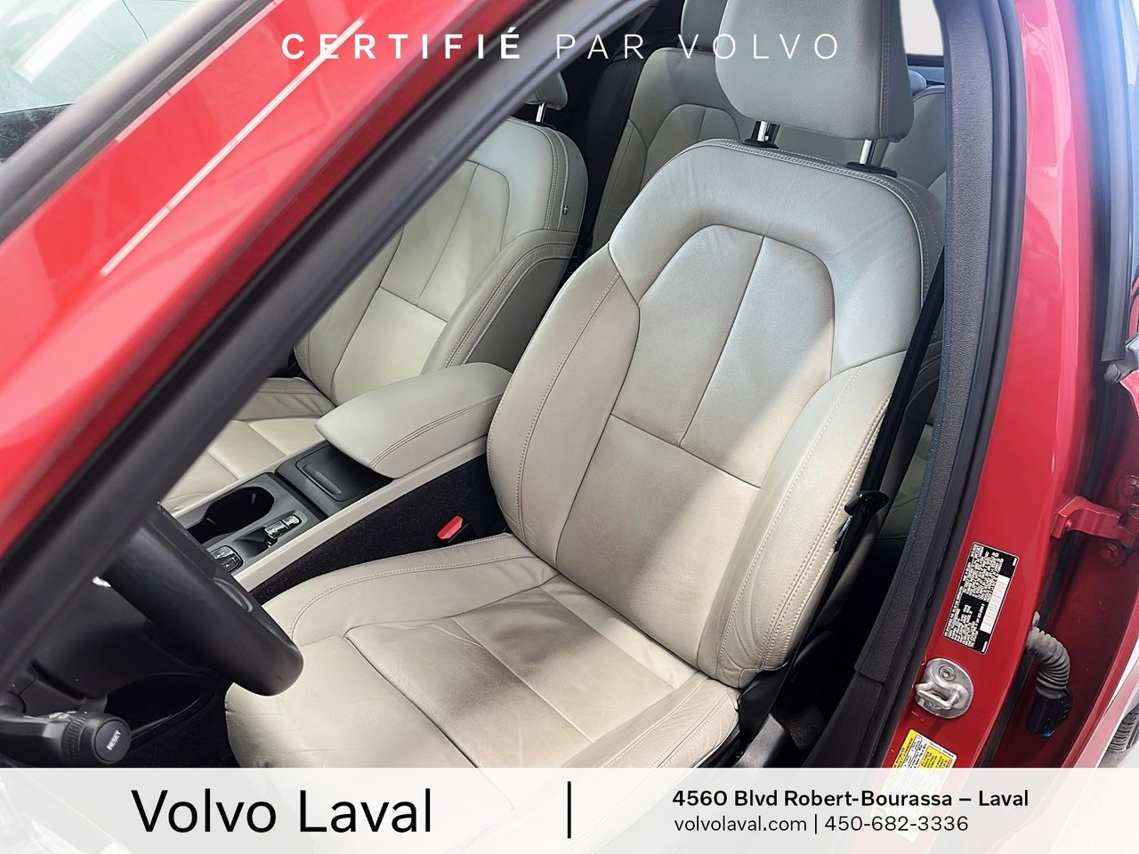 2022 Volvo XC40 - Image 9