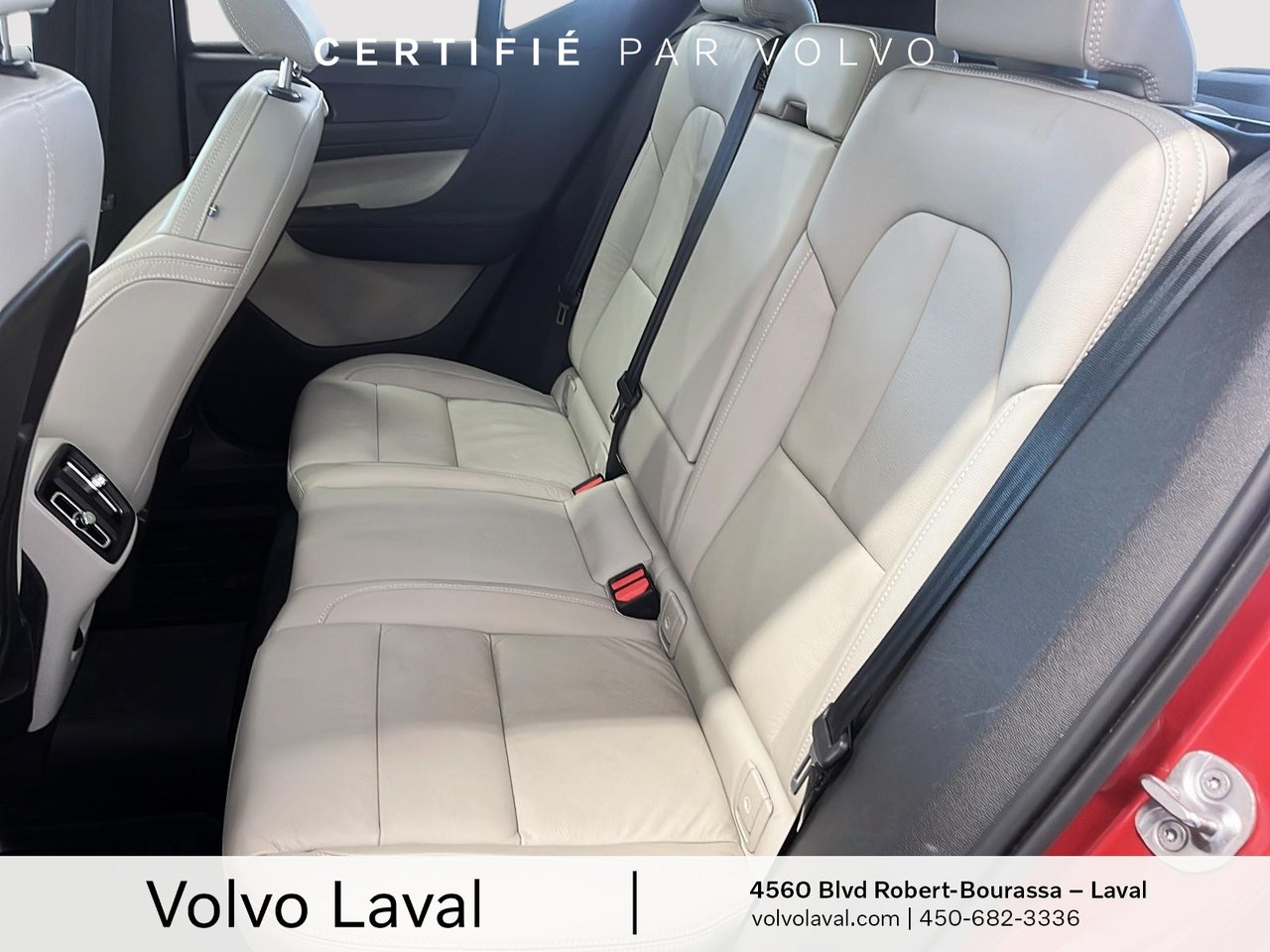 2022 Volvo XC40 - Image 17