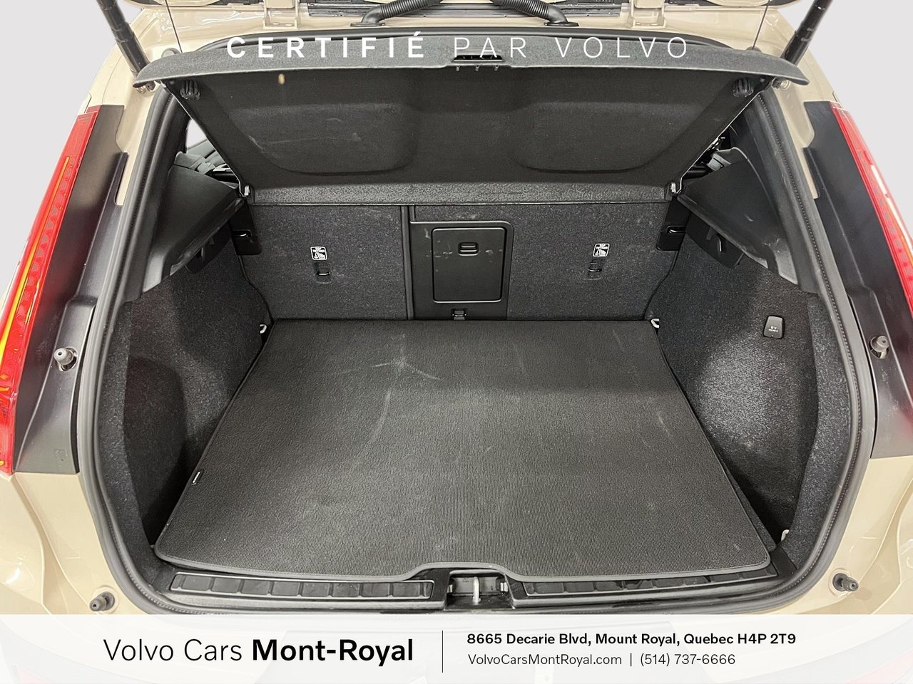 2025 Volvo XC40 - Image 5