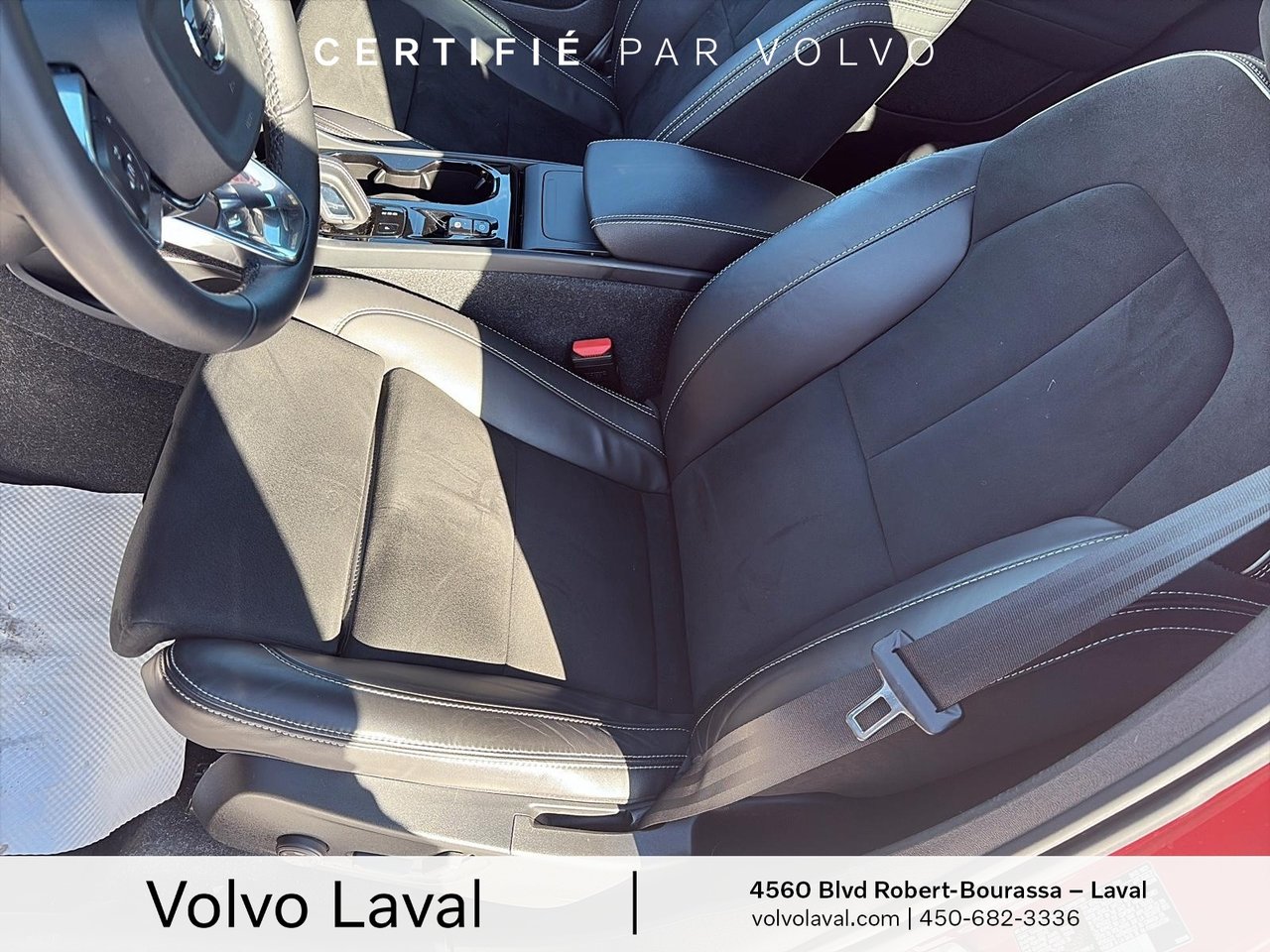 2022 Volvo XC40 - Image 9