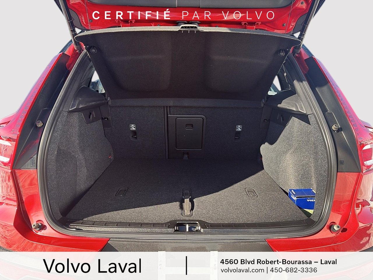 2022 Volvo XC40 - Image 12